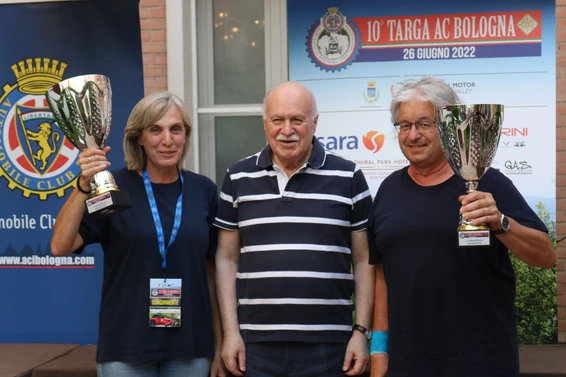 Si è conclusa con la vittoria di Guido Barcella navigato da Ombretta Guidotti la decima edizione di Targa AC Bologna, quest’anno ottava gara del Campionato Italiano Regolarità auto storiche ACISPORT.